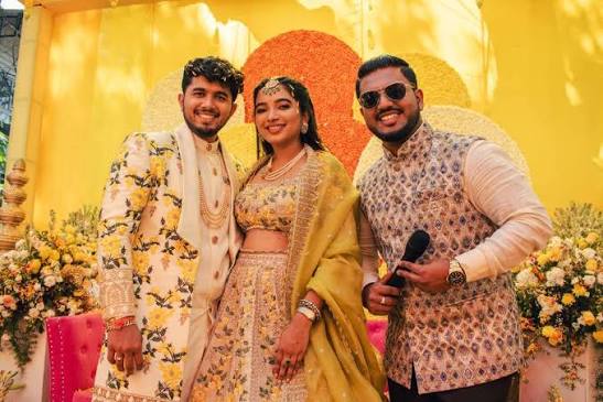 What type of emcee works well for an intimate family wedding?